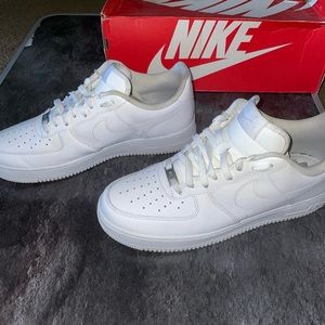 NIKE AIR FORCE 1